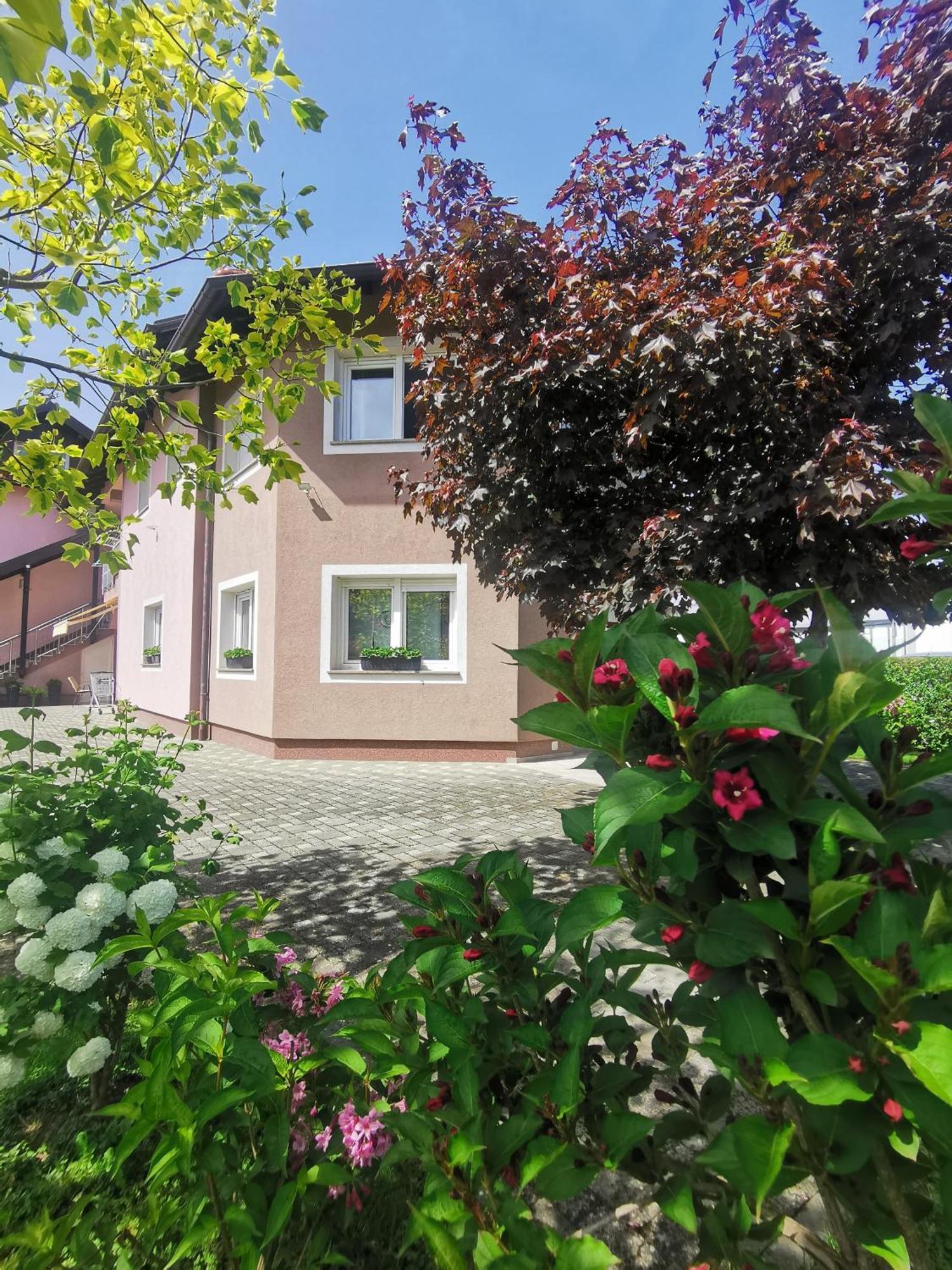 Apartman Jastreb 2 *