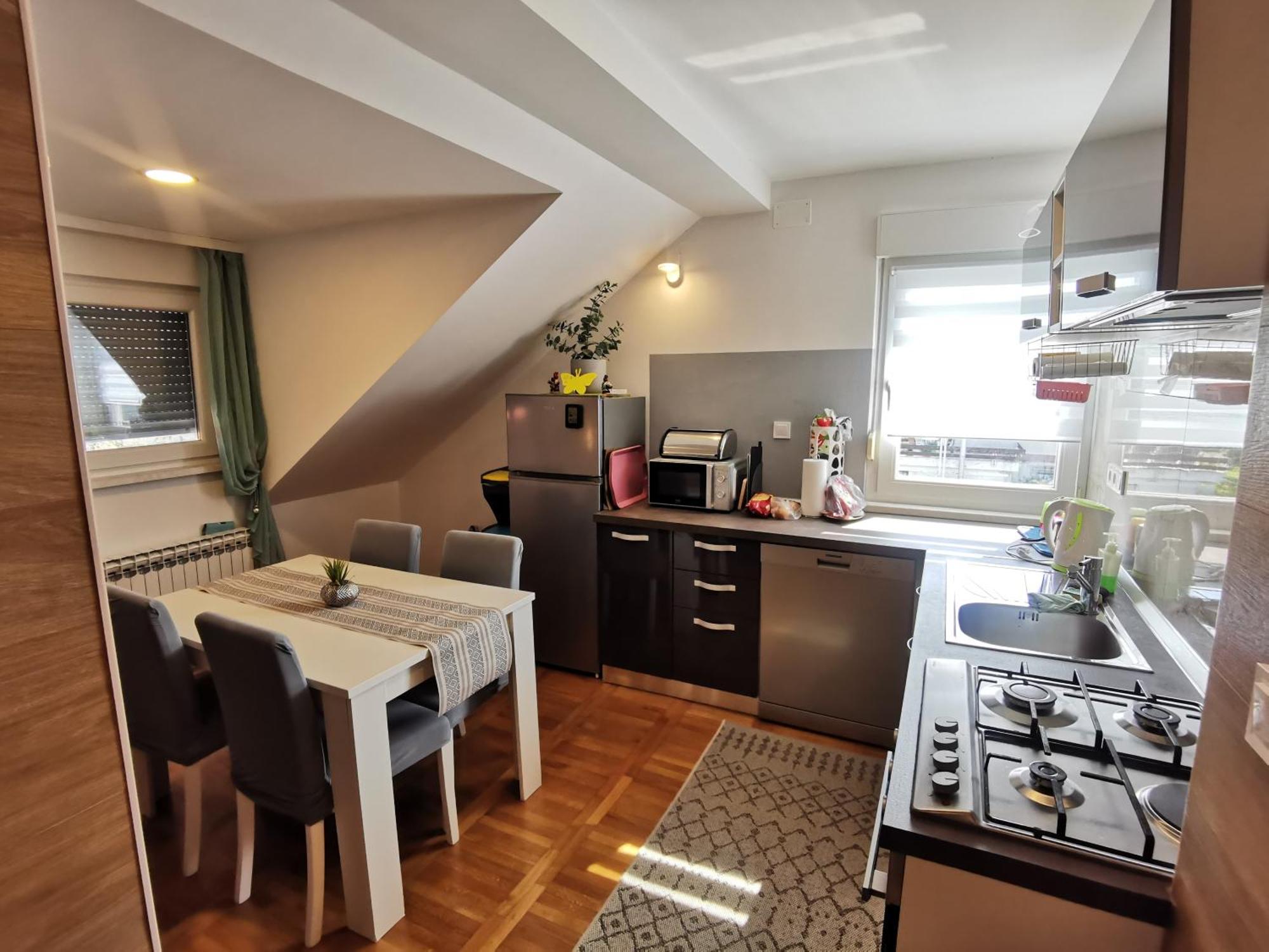Apartman Jastreb 2 *